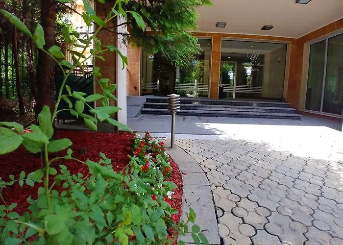 Aparthouse Borovo Near Bulgaria Mall, Free Street Parking *