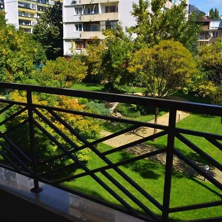 Апартамент Aparthouse Borovo Near Bulgaria Mall, Free Street Parking