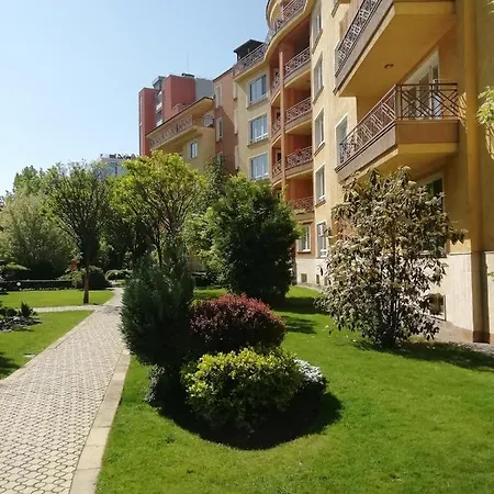 Aparthouse Borovo Near Bulgaria Mall, Free Street Parking София